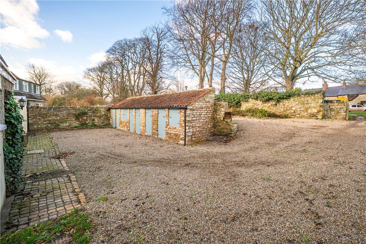 5 bedroom house, Langton, Malton YO17 - Available