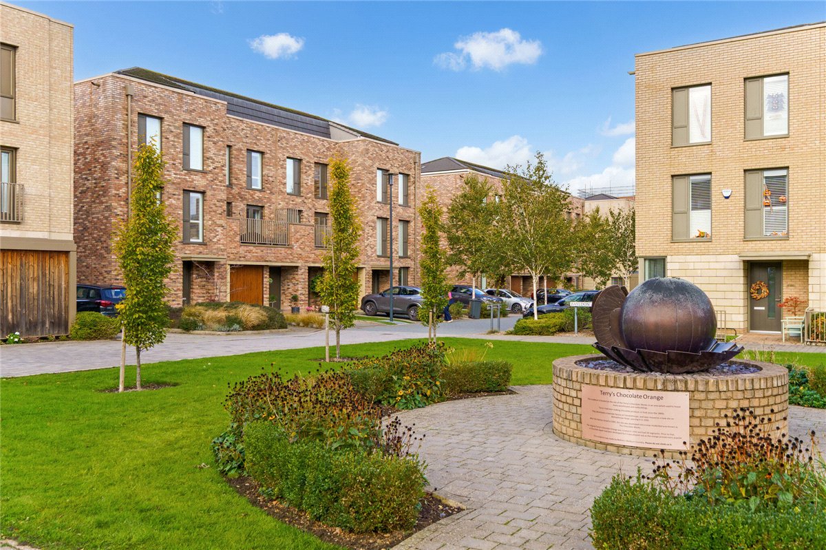 3 bedroom house, Robert Street, York YO23 - Available