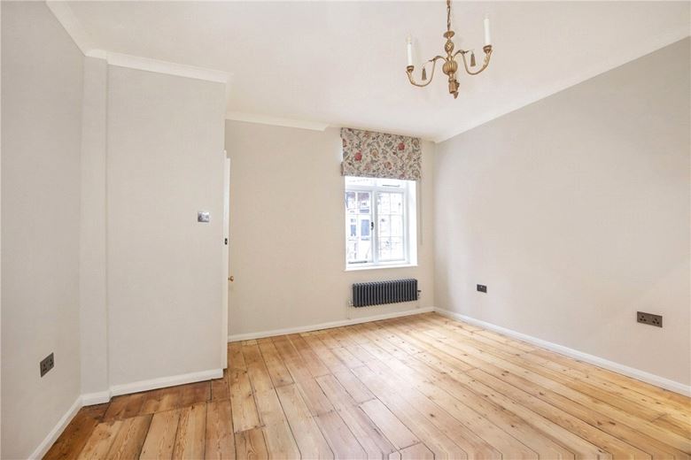 4 bedroom house, Precentors Court, York YO1 - Available