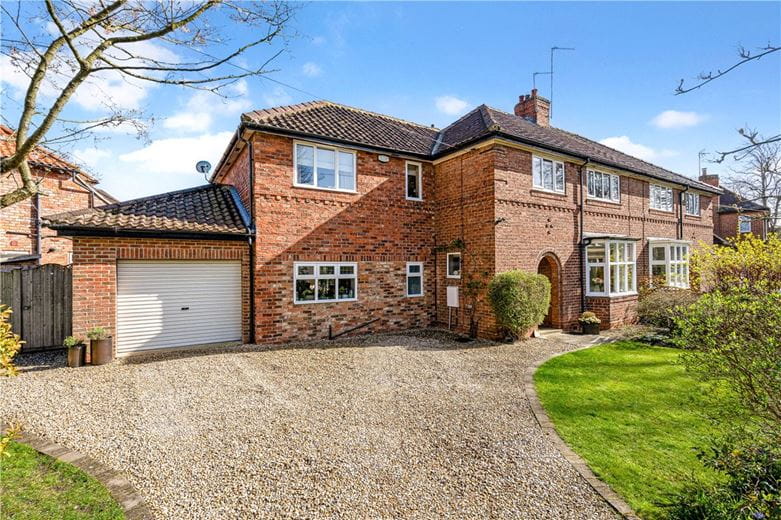 4 bedroom house, The Horseshoe, York YO24 - Available