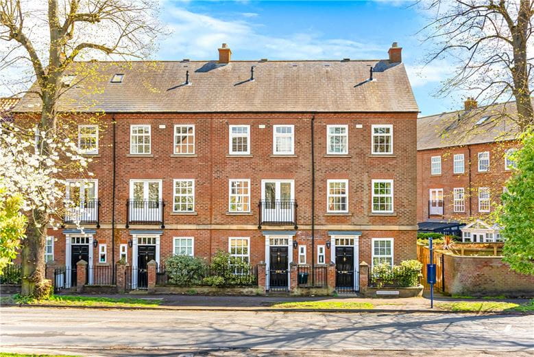 4 bedroom house, Grosvenor Park, York YO30 - Available