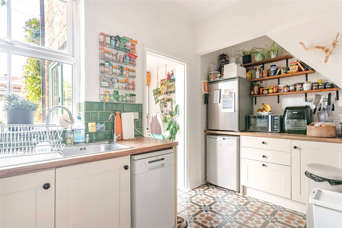 2 bedroom house, Neville Terrace, York YO31 - Available