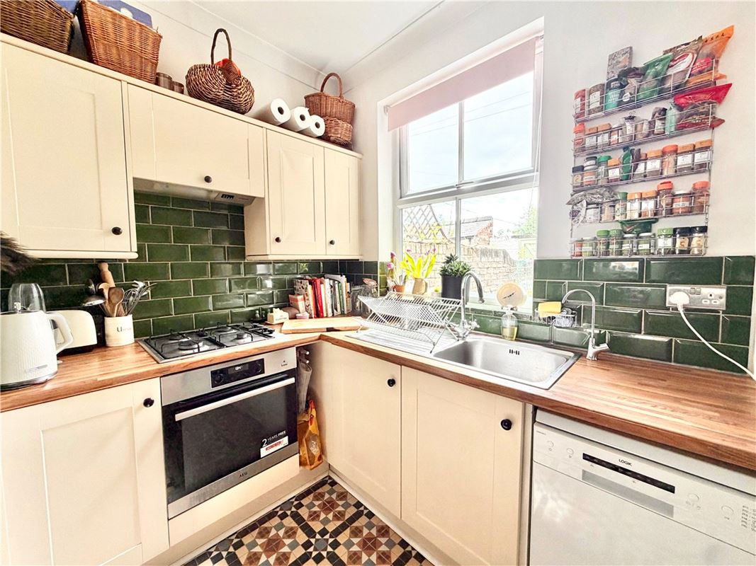 2 bedroom house, Neville Terrace, York YO31 - Available