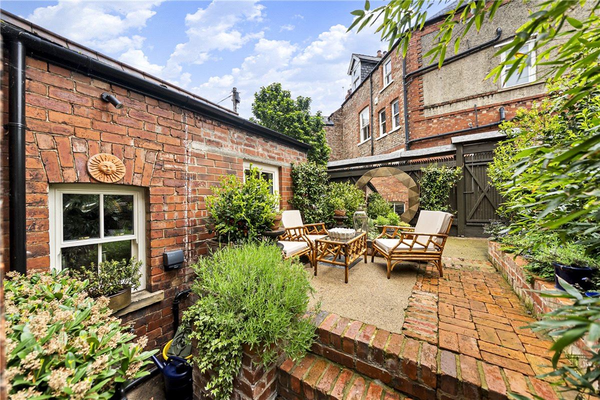 4 bedroom house, Albemarle Road, York YO23 - Available