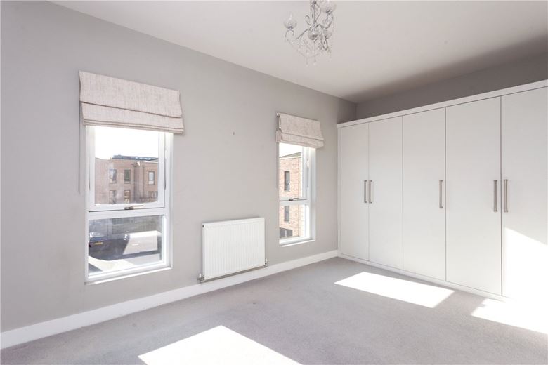 4 bedroom house, Joseph Terry Grove, York YO23 - Available