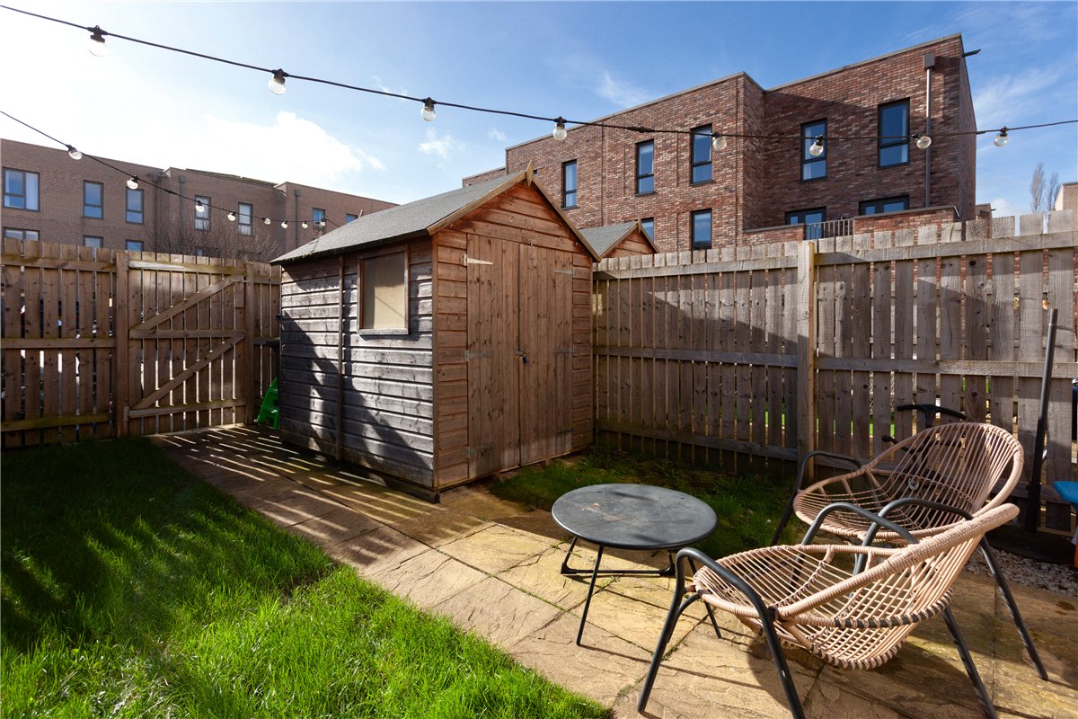 4 bedroom house, Joseph Terry Grove, York YO23 - Available