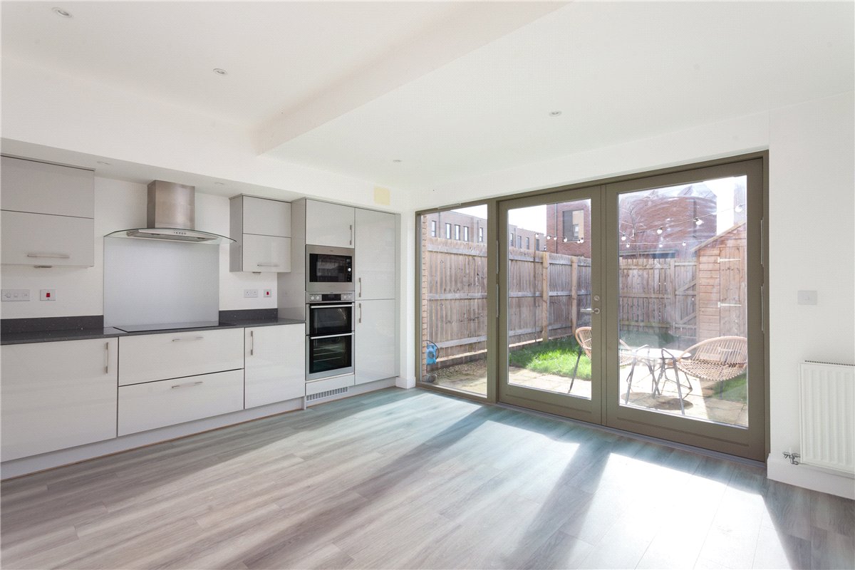 4 bedroom house, Joseph Terry Grove, York YO23 - Available